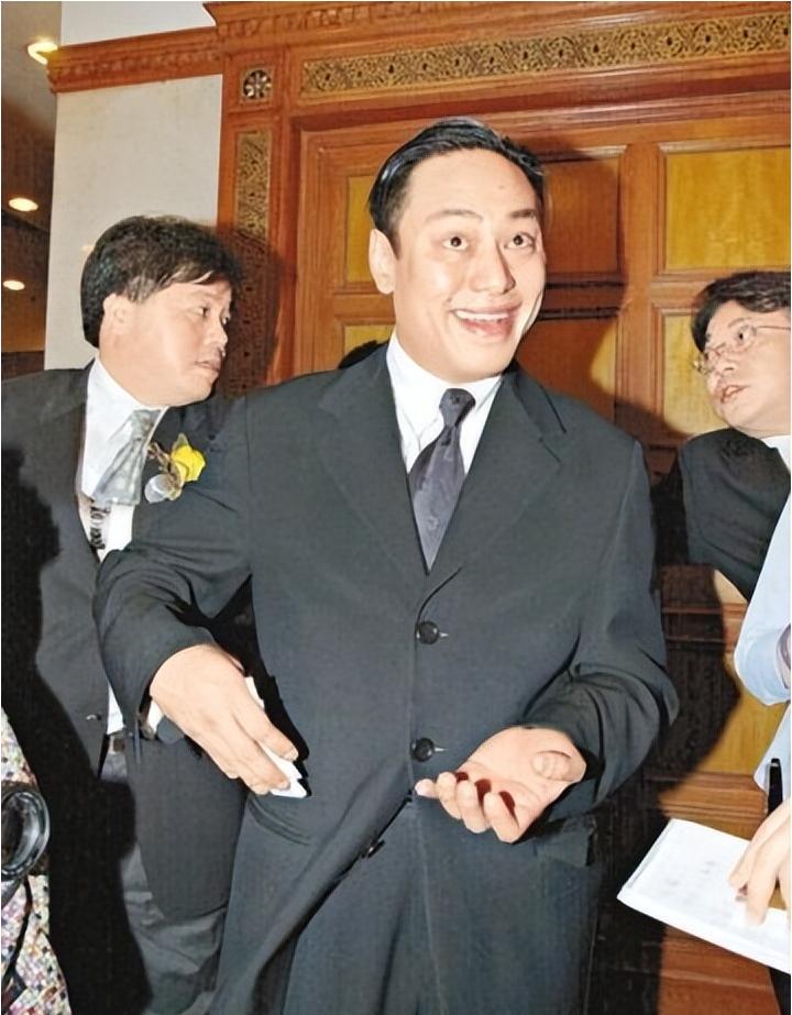 杨瀚森高效13+4+4引热议！外媒盛赞判若两人 调侃他能拿MVP
